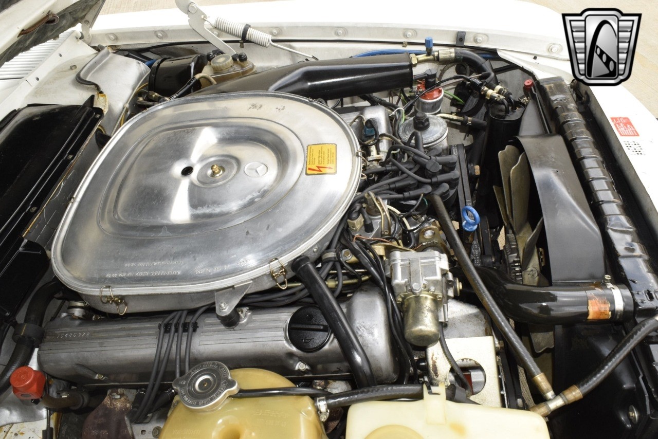 Mercedes-Benz-300-Series-1984-convertible-21
