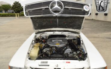 Mercedes-Benz-300-Series-1984-convertible-22