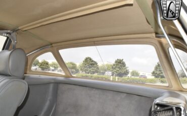 Mercedes-Benz-300-Series-1984-convertible-26