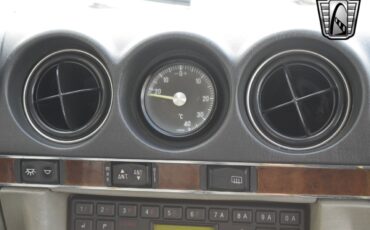 Mercedes-Benz-300-Series-1984-convertible-28