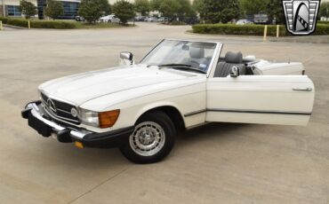 Mercedes-Benz-300-Series-1984-convertible-3