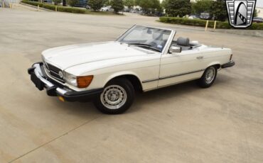 Mercedes-Benz-300-Series-1984-convertible-33