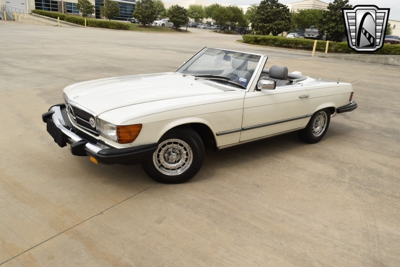 Mercedes-Benz-300-Series-1984-convertible-33
