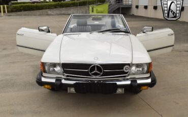 Mercedes-Benz-300-Series-1984-convertible-37