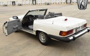 Mercedes-Benz-300-Series-1984-convertible-38