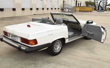 Mercedes-Benz-300-Series-1984-convertible-39
