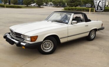 Mercedes-Benz-300-Series-1984-convertible-4