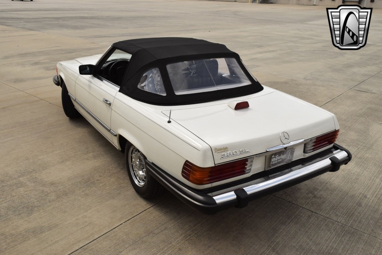 Mercedes-Benz-300-Series-1984-convertible-6
