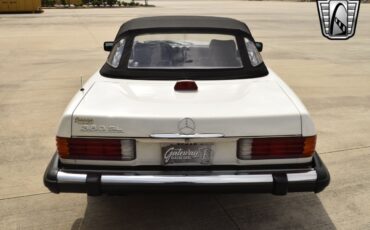 Mercedes-Benz-300-Series-1984-convertible-7