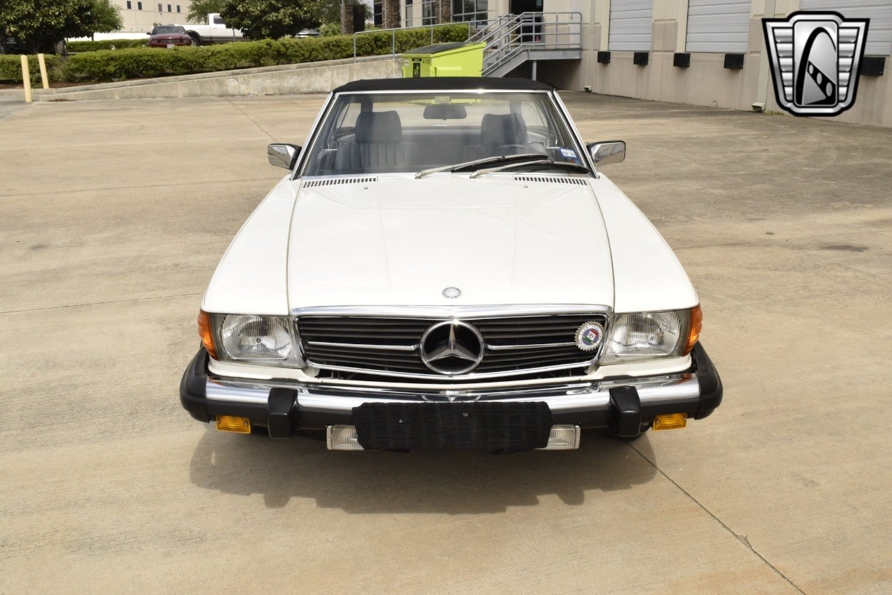 Mercedes-Benz-300-Series-1984-convertible-9