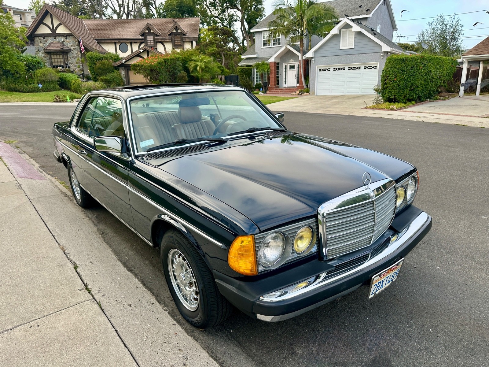 Mercedes-Benz-300-Series-1985-Coupe-1