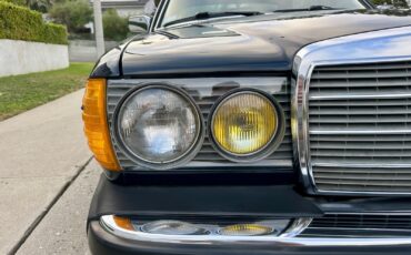 Mercedes-Benz-300-Series-1985-Coupe-11