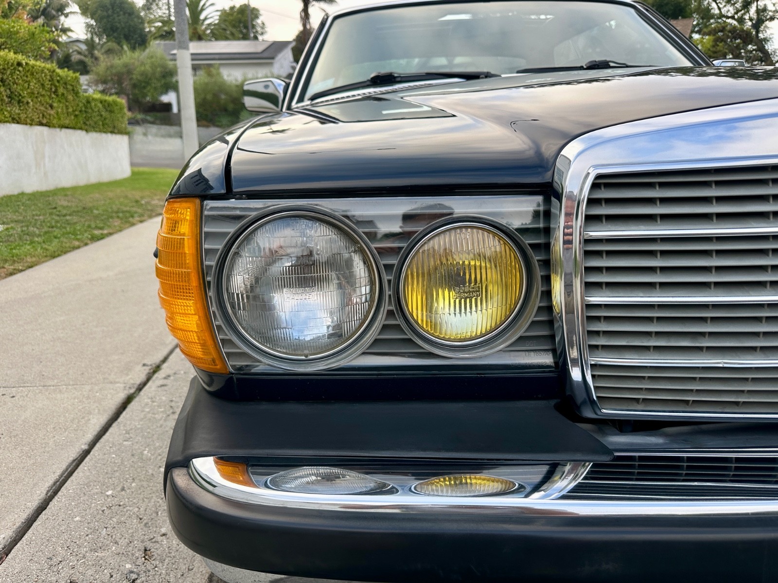 Mercedes-Benz-300-Series-1985-Coupe-11