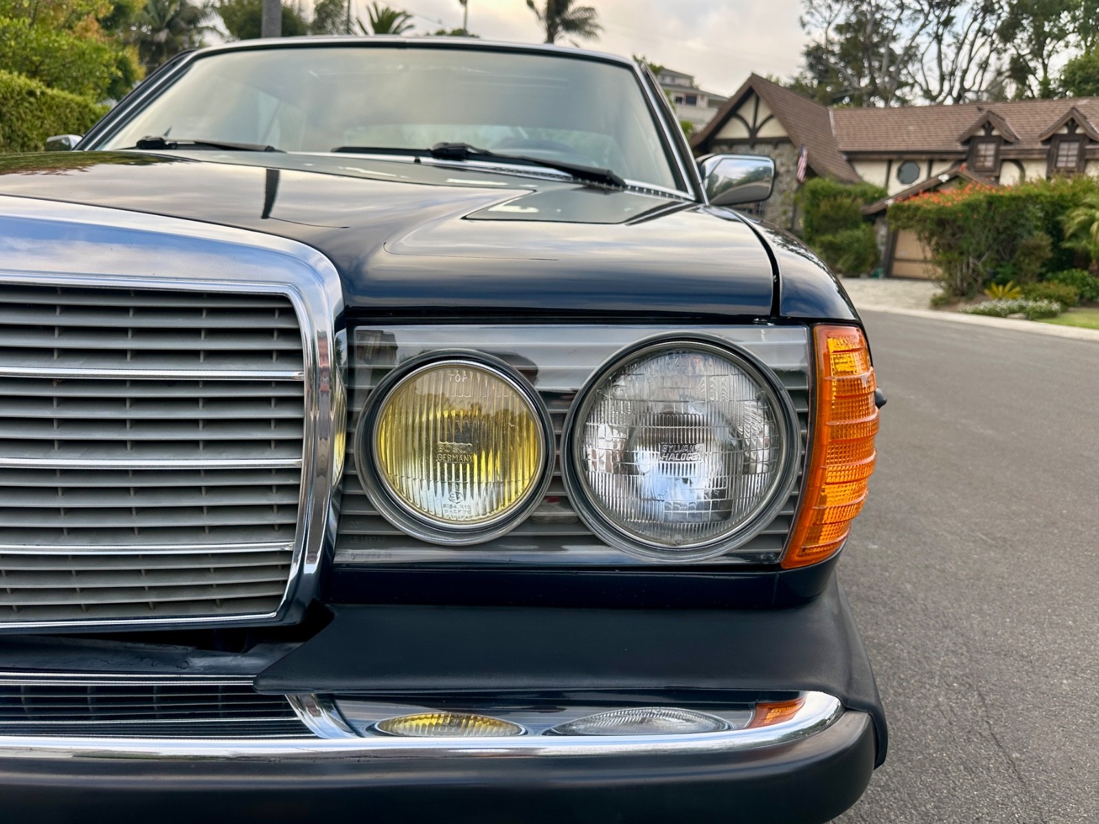 Mercedes-Benz-300-Series-1985-Coupe-12