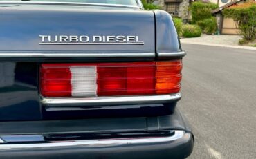 Mercedes-Benz-300-Series-1985-Coupe-14