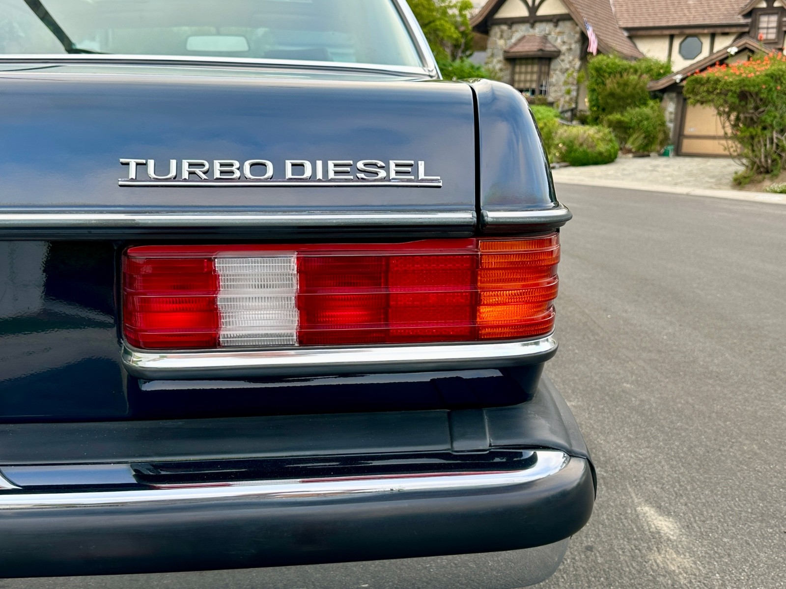 Mercedes-Benz-300-Series-1985-Coupe-14
