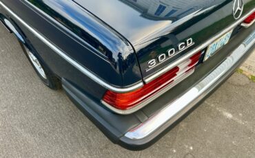 Mercedes-Benz-300-Series-1985-Coupe-17