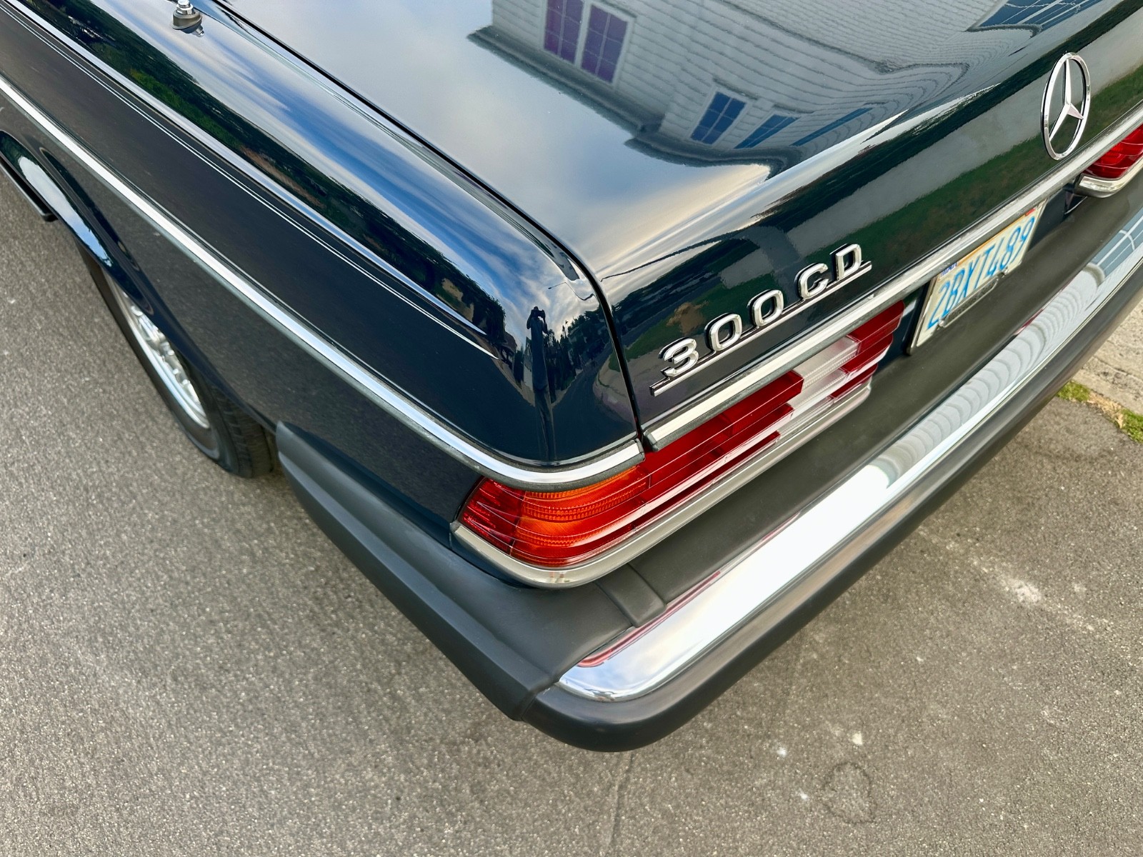 Mercedes-Benz-300-Series-1985-Coupe-17