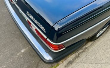 Mercedes-Benz-300-Series-1985-Coupe-18