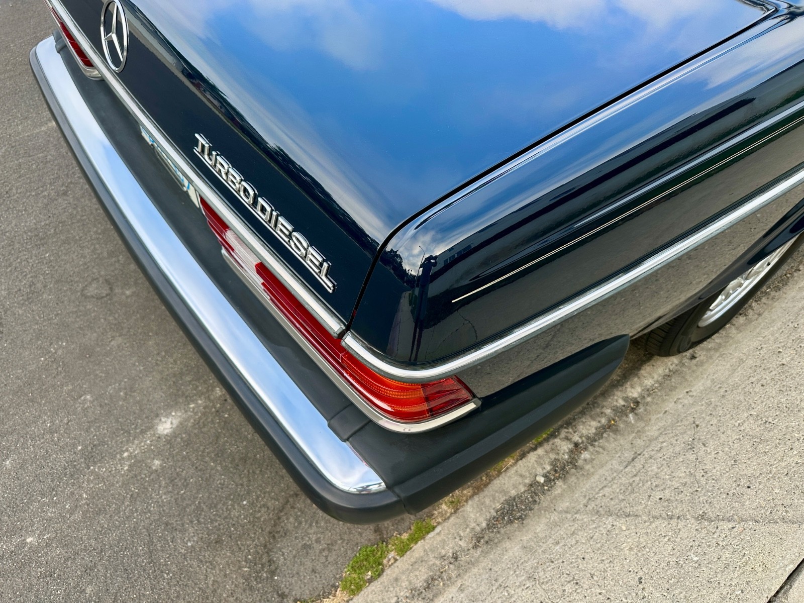 Mercedes-Benz-300-Series-1985-Coupe-18