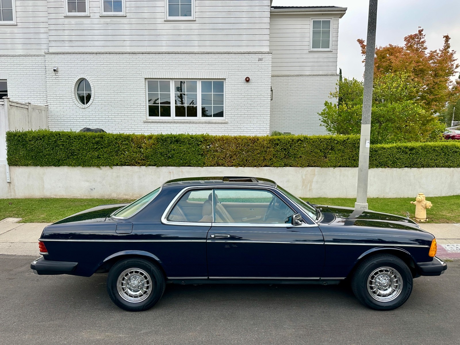 Mercedes-Benz-300-Series-1985-Coupe-2
