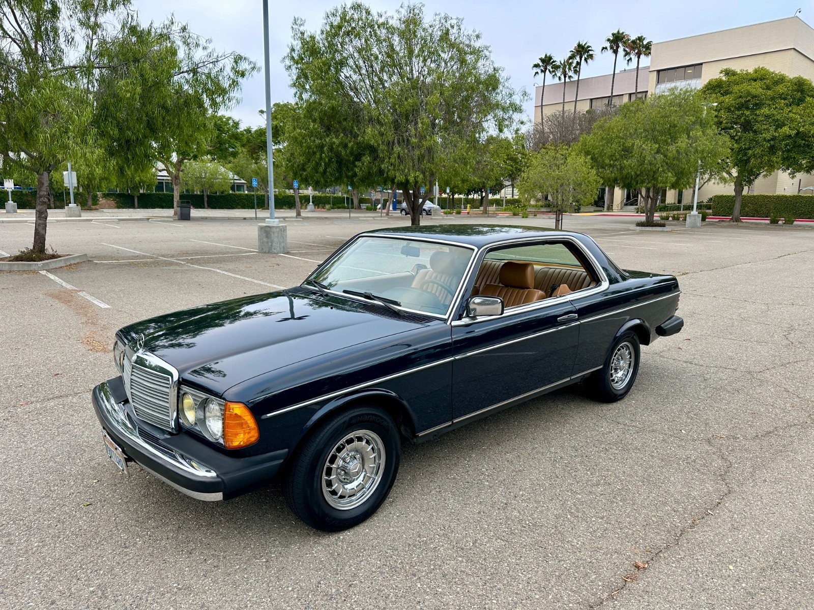 Mercedes-Benz-300-Series-1985-Coupe-20