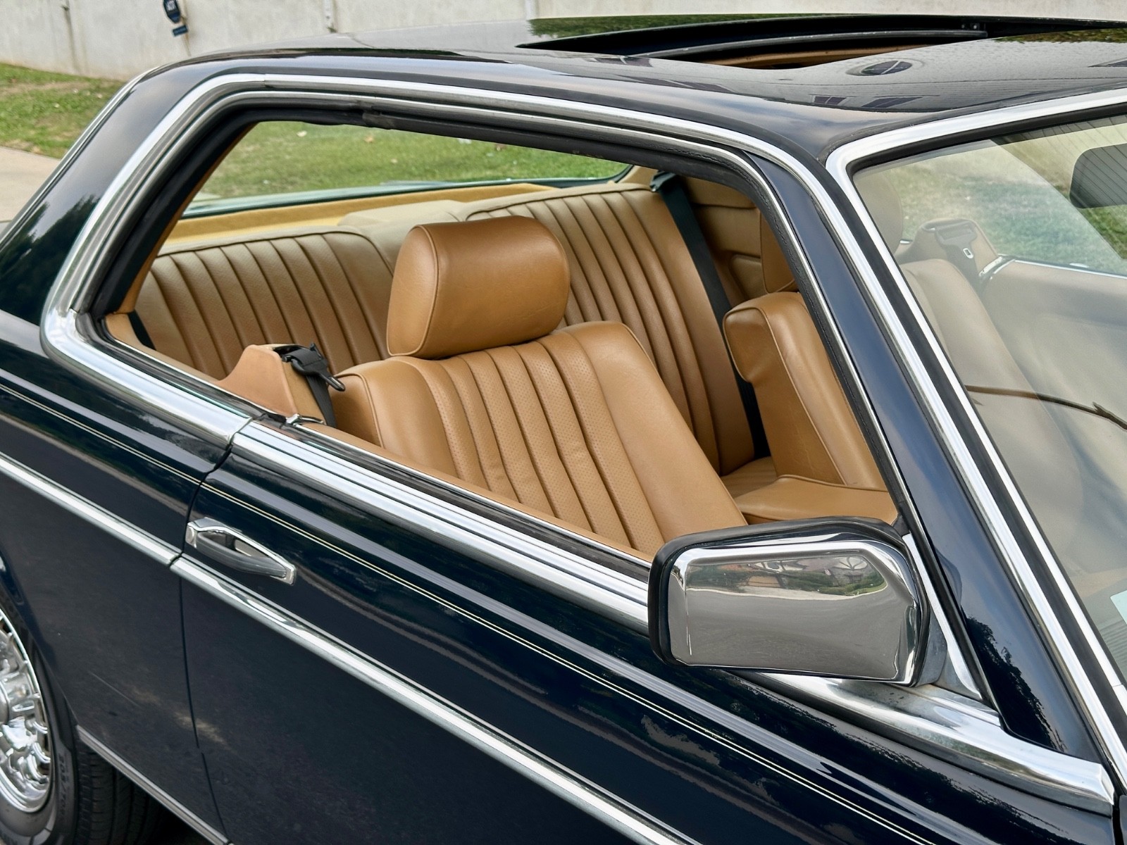 Mercedes-Benz-300-Series-1985-Coupe-24