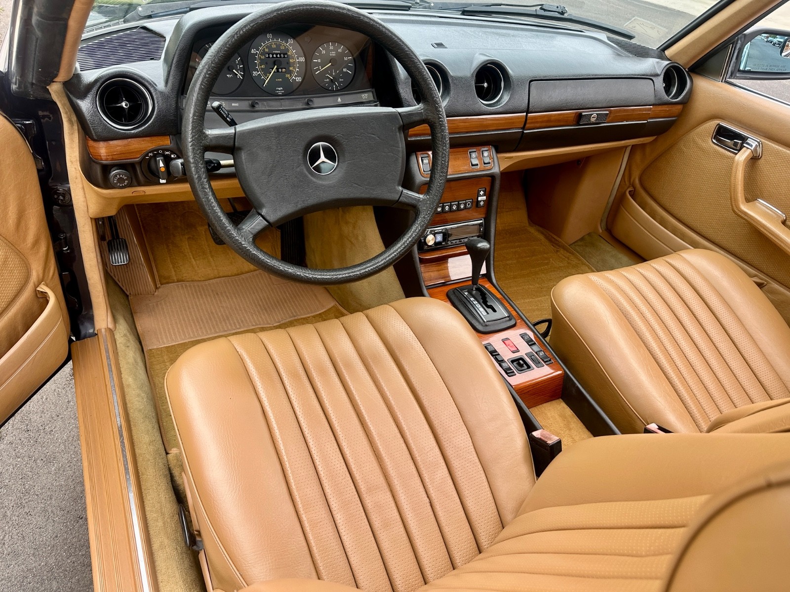 Mercedes-Benz-300-Series-1985-Coupe-27