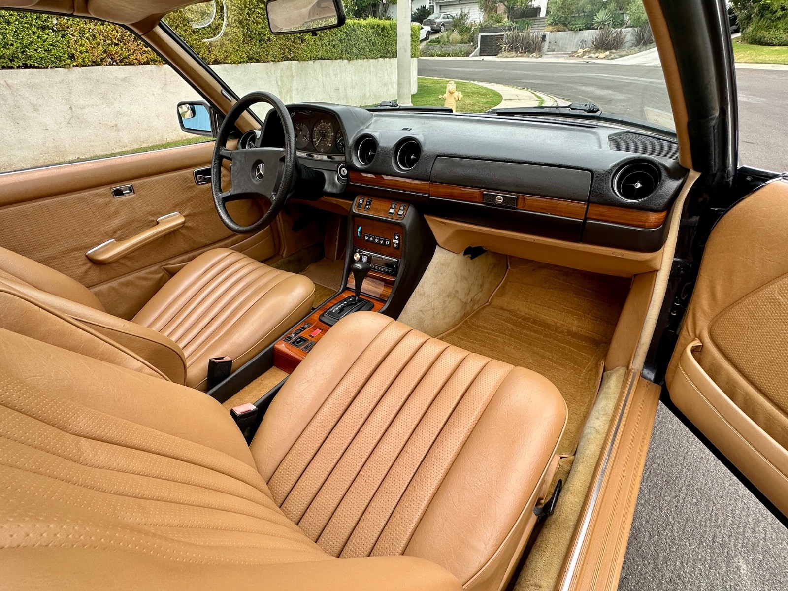 Mercedes-Benz-300-Series-1985-Coupe-28