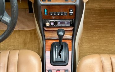 Mercedes-Benz-300-Series-1985-Coupe-30