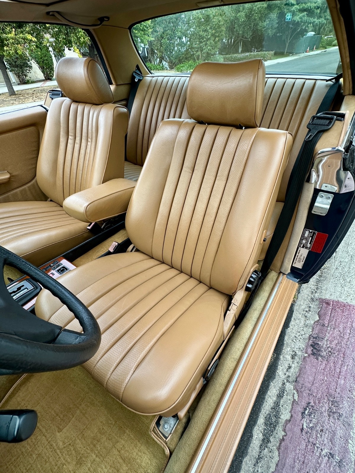 Mercedes-Benz-300-Series-1985-Coupe-32