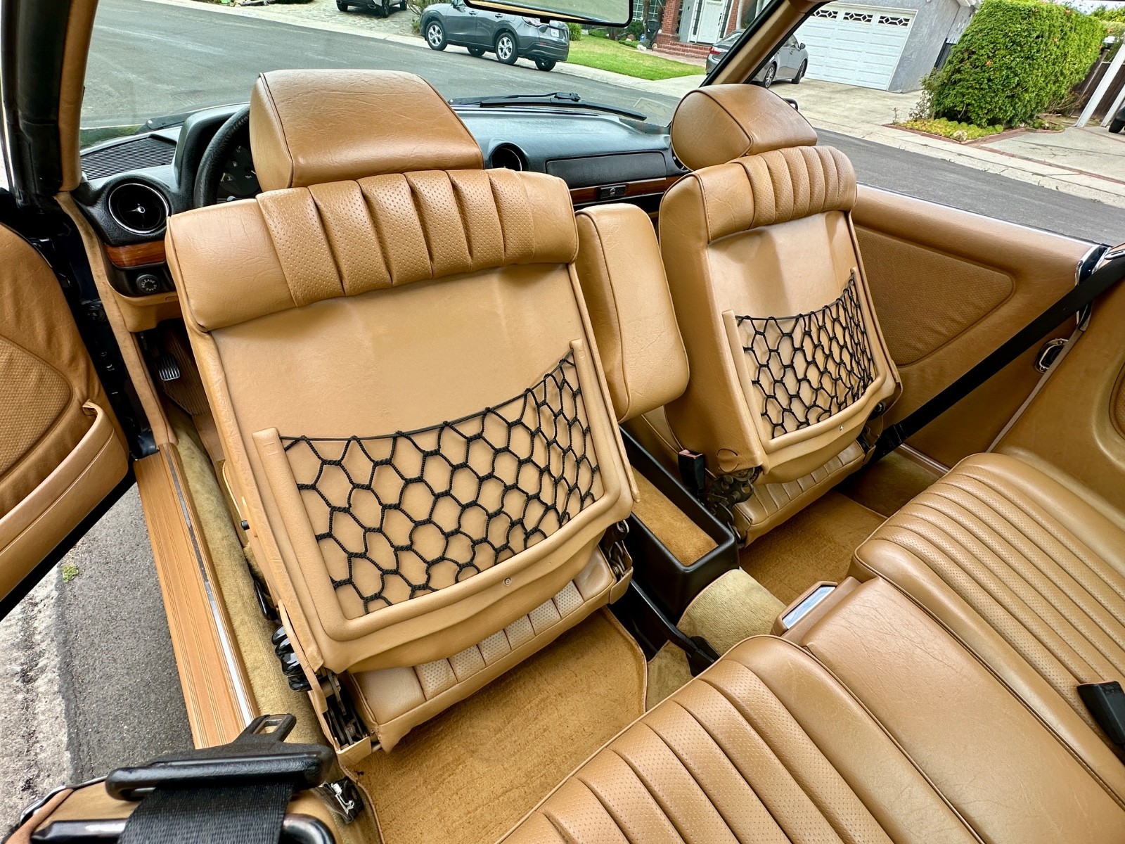 Mercedes-Benz-300-Series-1985-Coupe-36