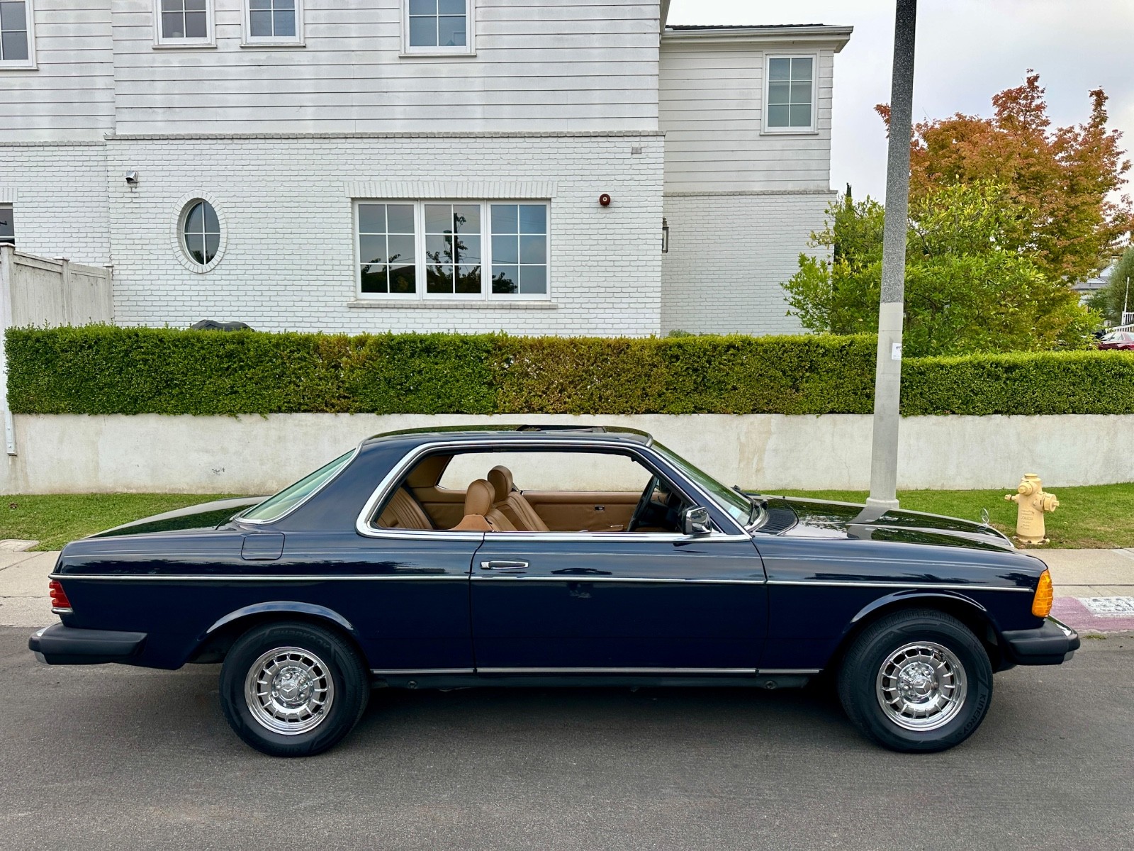 Mercedes-Benz-300-Series-1985-Coupe-7
