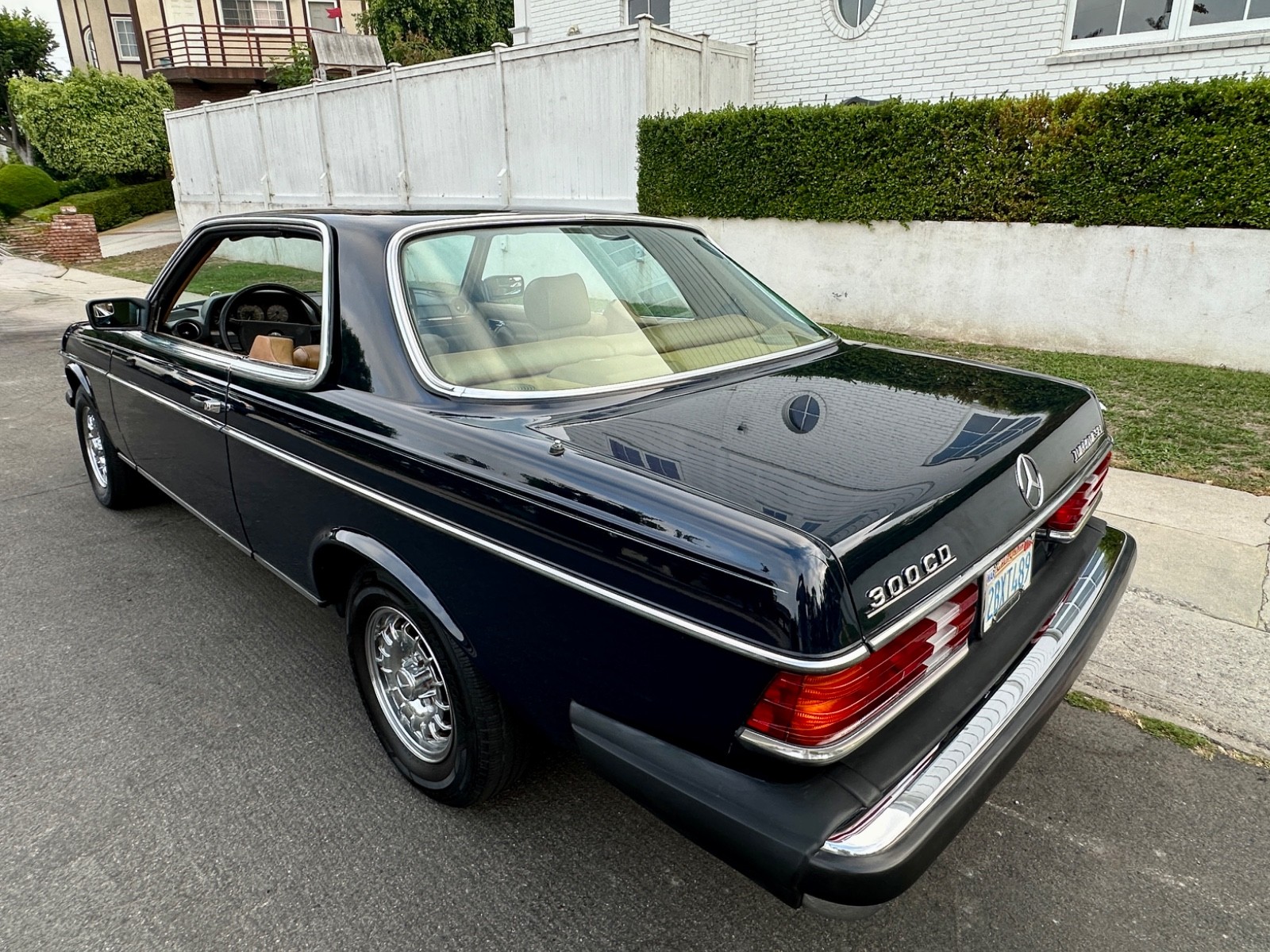 Mercedes-Benz-300-Series-1985-Coupe-8