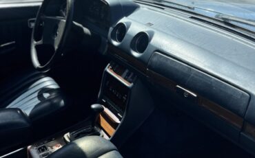Mercedes-Benz-300-Series-1985-Wagon-10