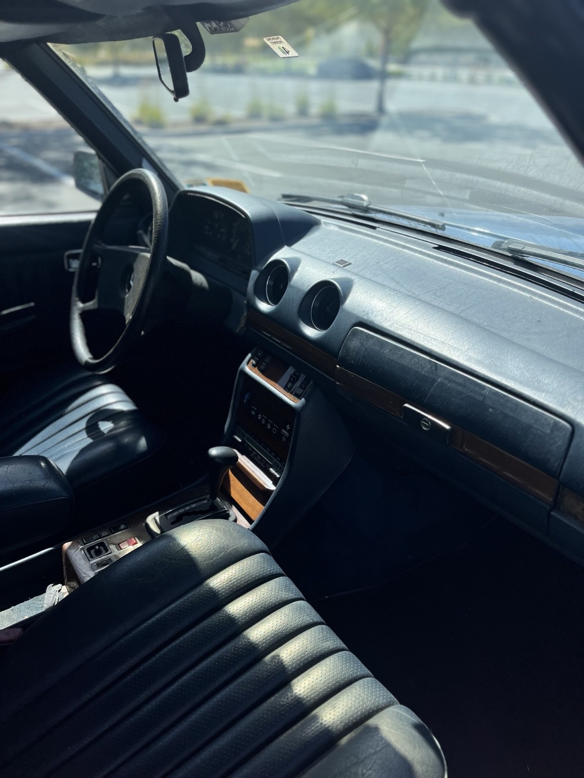 Mercedes-Benz-300-Series-1985-Wagon-10