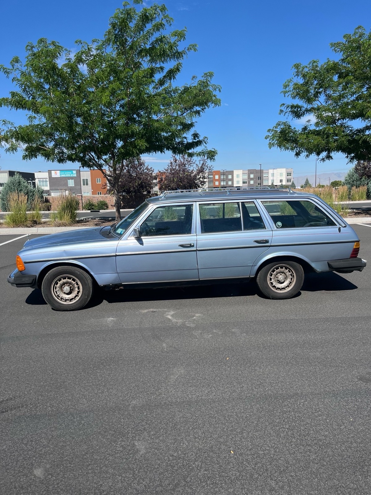 Mercedes-Benz-300-Series-1985-Wagon-2