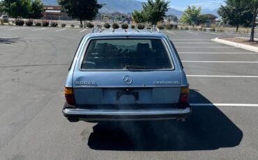 Mercedes-Benz-300-Series-1985-Wagon-4
