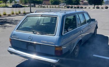 Mercedes-Benz-300-Series-1985-Wagon-5