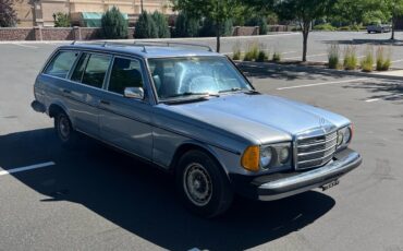 Mercedes-Benz-300-Series-1985-Wagon-7