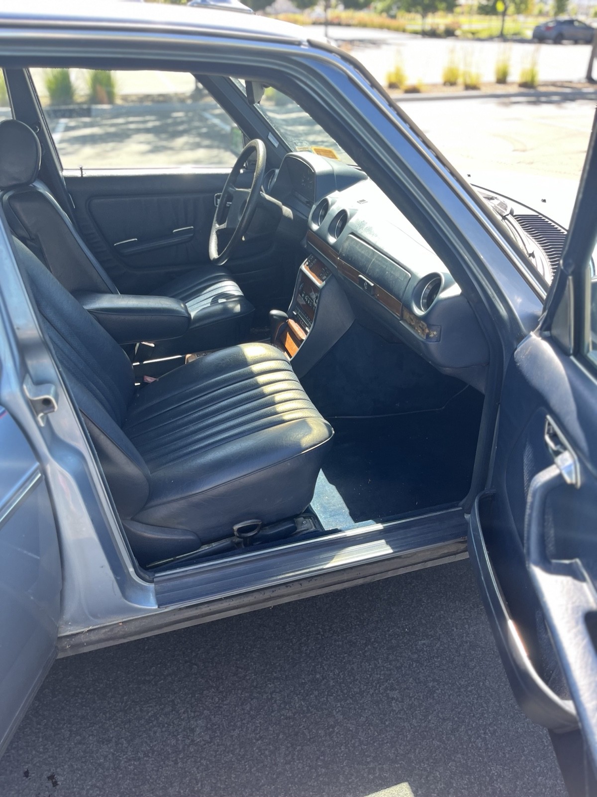 Mercedes-Benz-300-Series-1985-Wagon-9