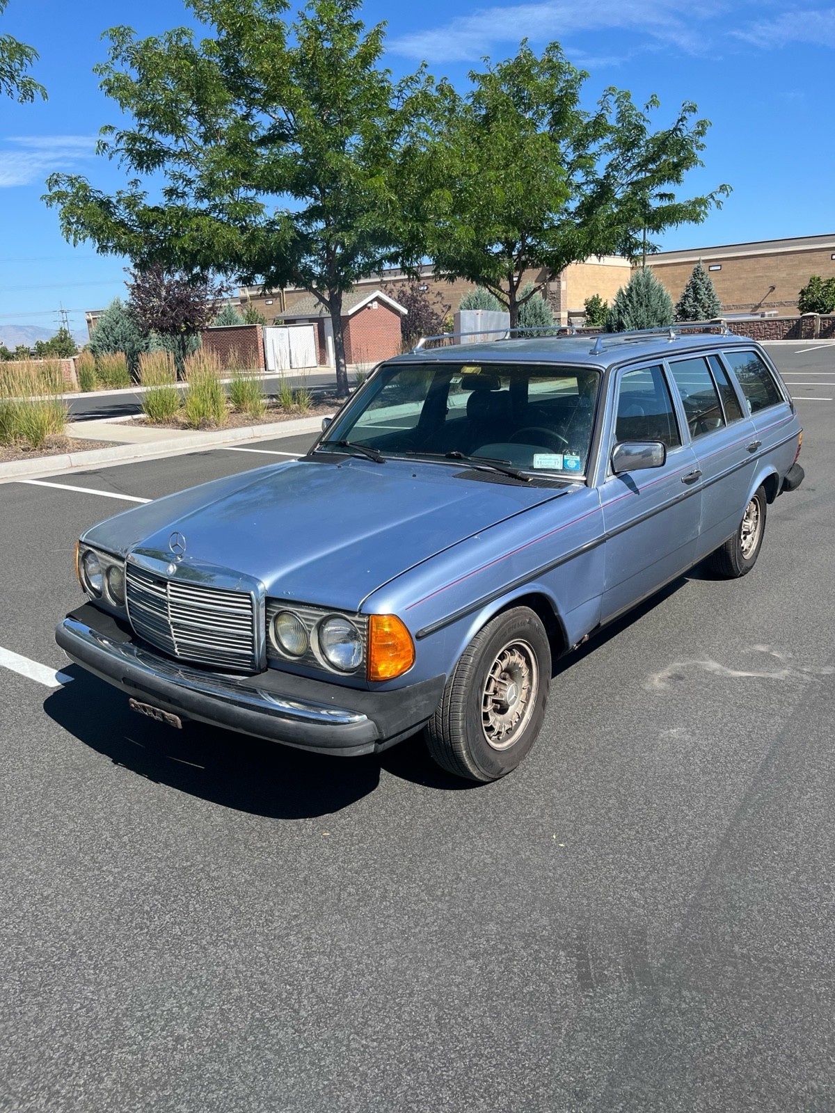 Mercedes-Benz 300-Series 1985 Wagon