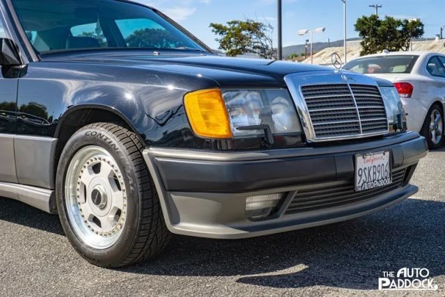 Mercedes-Benz-300-Series-1990-Sedan-14