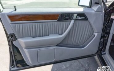 Mercedes-Benz-300-Series-1990-Sedan-16