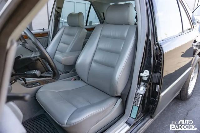 Mercedes-Benz-300-Series-1990-Sedan-17