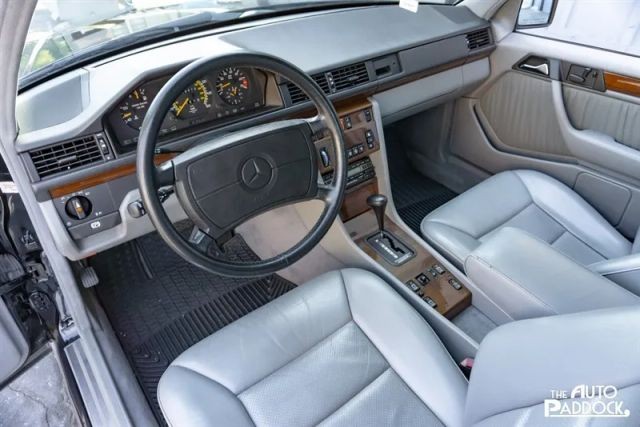 Mercedes-Benz-300-Series-1990-Sedan-18