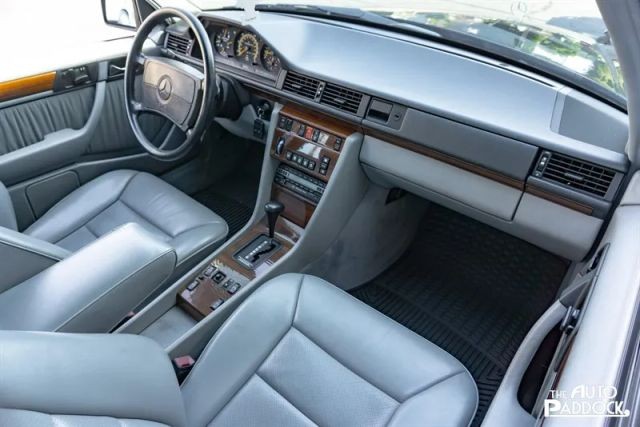 Mercedes-Benz-300-Series-1990-Sedan-19