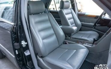 Mercedes-Benz-300-Series-1990-Sedan-20