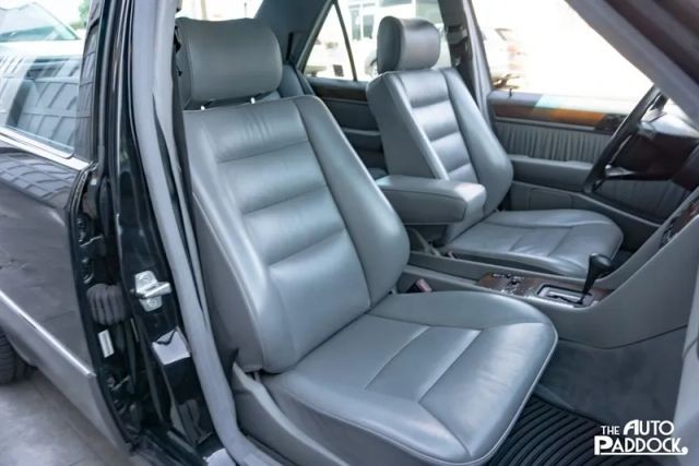 Mercedes-Benz-300-Series-1990-Sedan-20