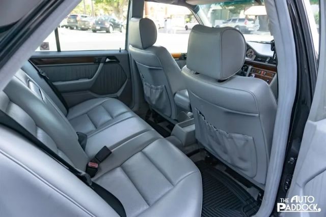 Mercedes-Benz-300-Series-1990-Sedan-22